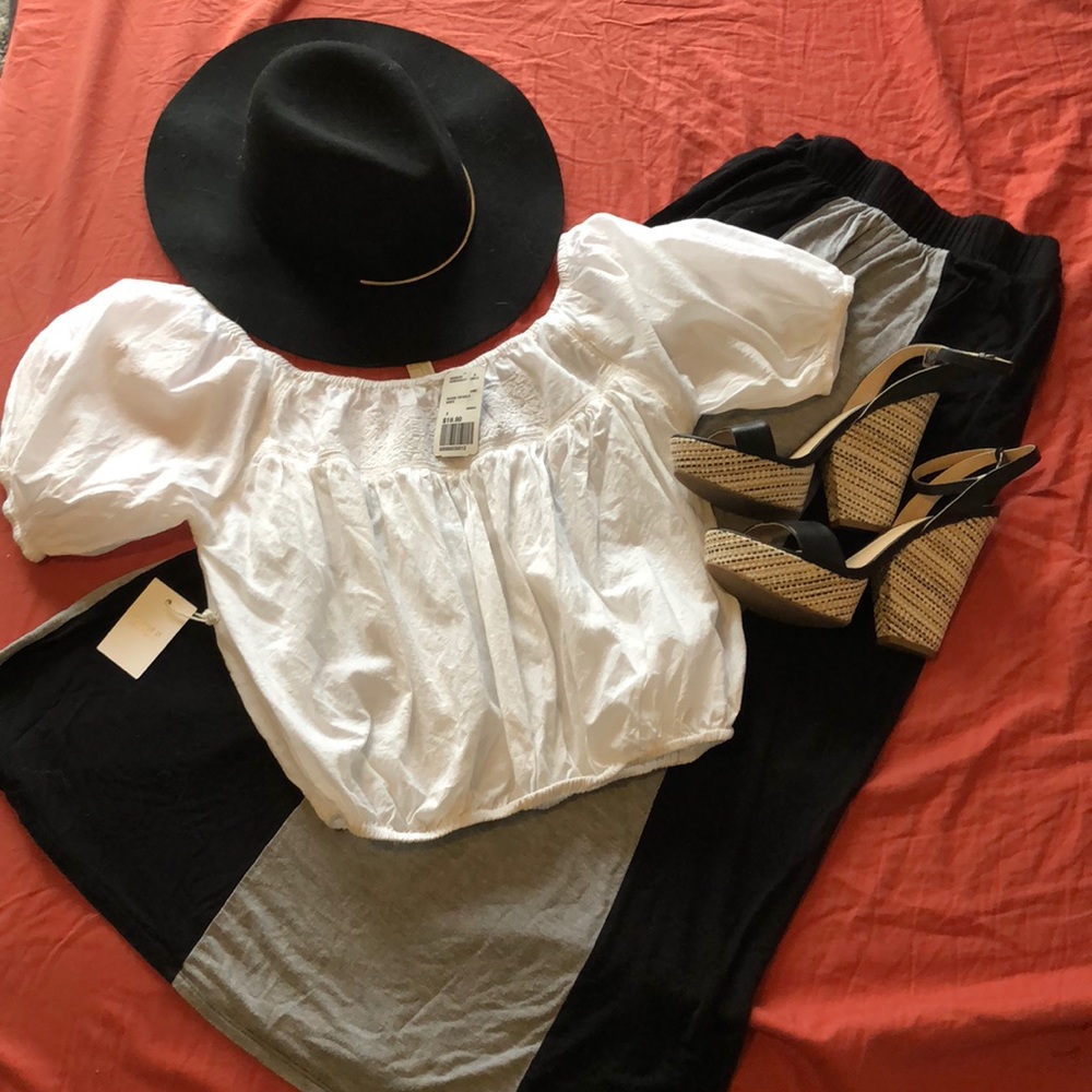 Off the shoulder puff sleeve crop top